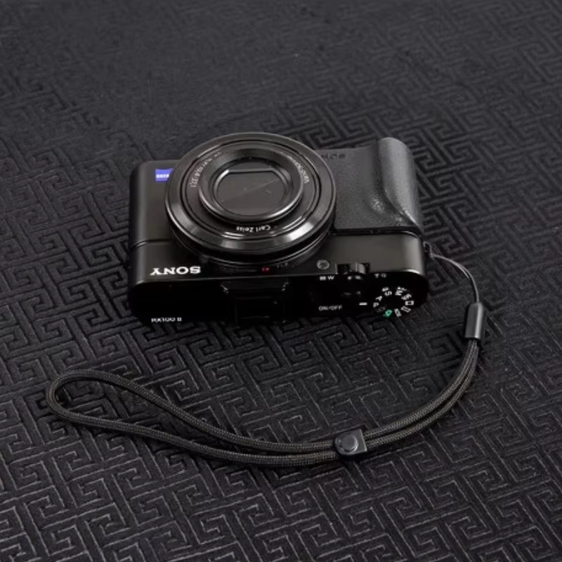 حزام معصم للكاميرا مع حبل حماي - مراجعة Sony Camera Zv-E10 وسعره